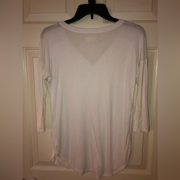 Hollister V-neck Top size small elbow length sleeves - Picture 7 of 7